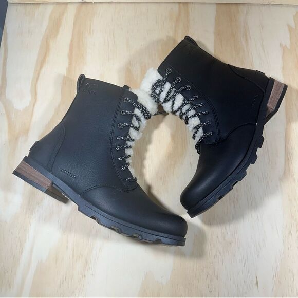 Sorel Emelie Short Lace Cozy Boots Women’s Size 7 - New in Box - Picture 3 of 9